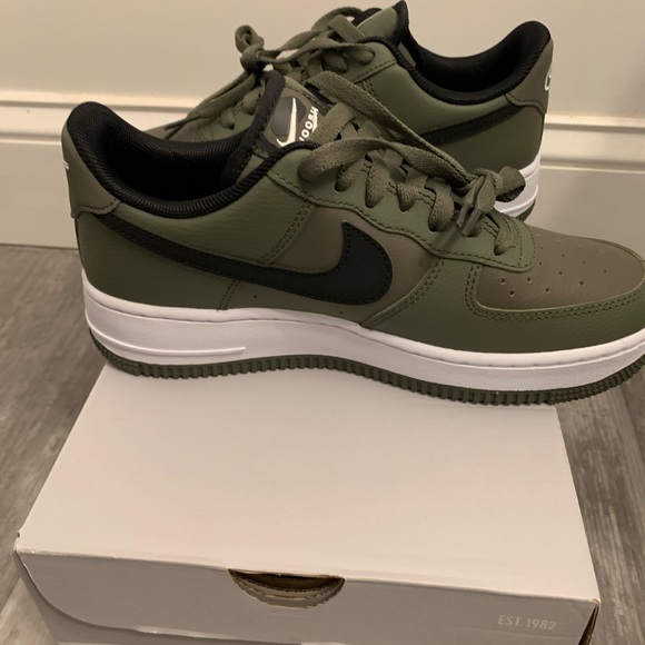 Air Force 1 ‘07 twilight marsh/blk-white Womens 7.5 - Picture 4 of 7